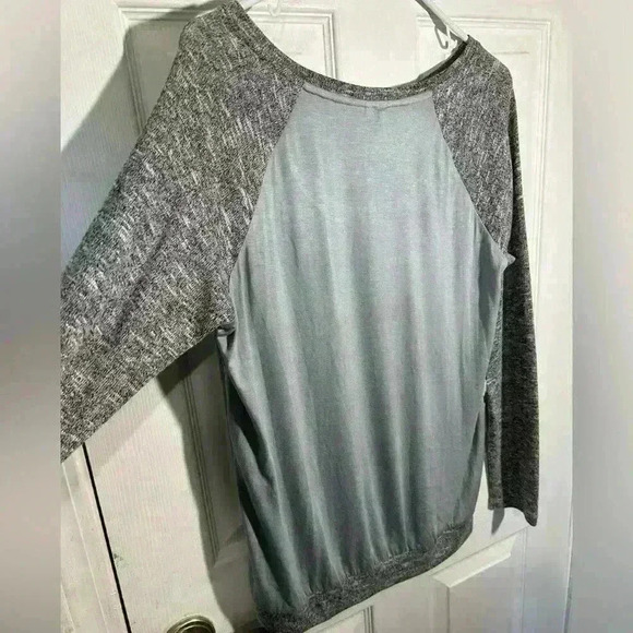 Kut From The Kloth Mixed Material Long Sleeve Grey Leopard Print Top Small - Picture 6 of 10